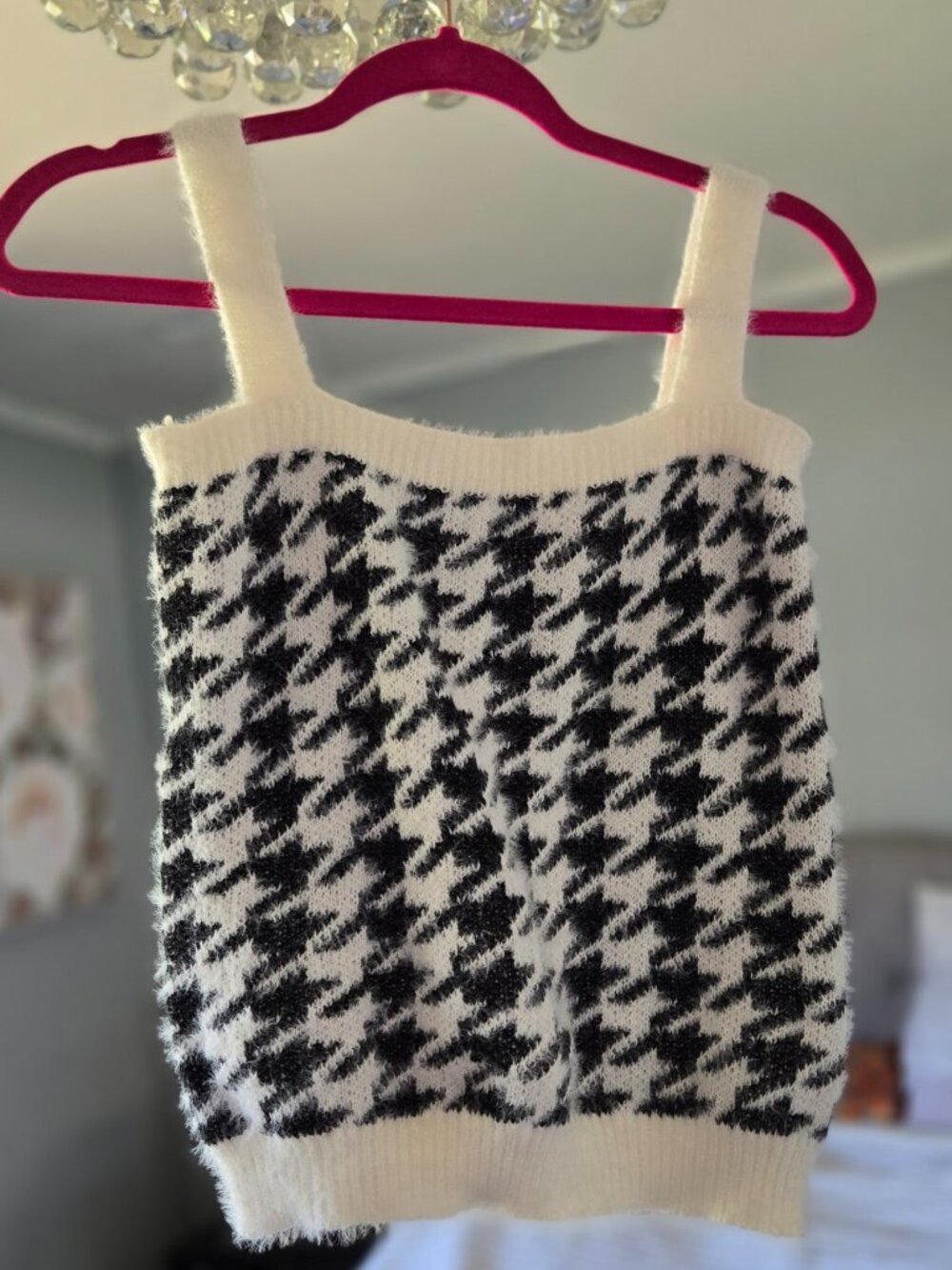 WILLOW & WIND - Black & White Houndstooth Fuzzy Knit Tank Top - Size S